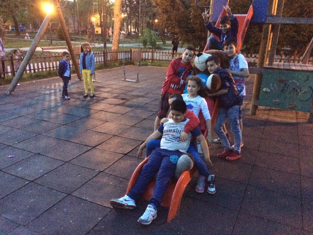 hereandbear's tweet photo. Welcome to #Romania. Today #Apollo met a lot of children in #Lugoj. #betweenhereandbear http://t.co/FSLPRylSNW