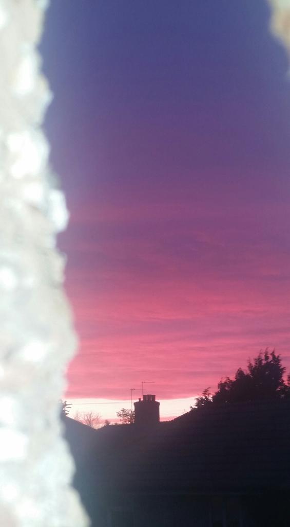 louisemac5's tweet photo. Gorgeous sky tonight http://t.co/ey9bnes8TL