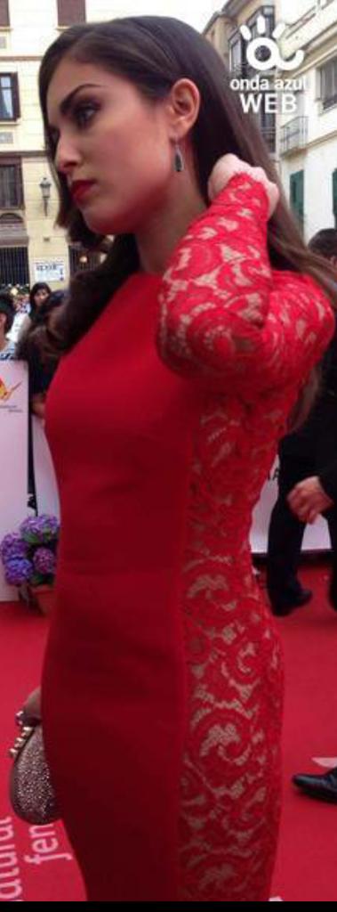 Princesa_Hiba's tweet photo. Radiante @HibaAbouk en el #18festivalmalaga con un diseño de @vickymberrocal http://t.co/FAXWQ387uo http://t.co/c8LsSsrPkp