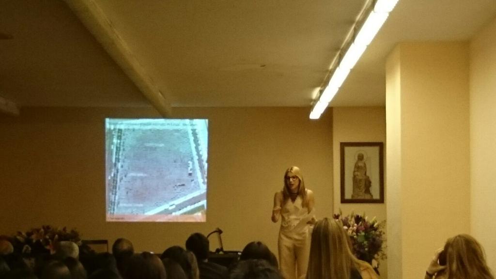 Llanis21's tweet photo. Genialiiiisima conferencia @NataliaCamachoF !!! http://t.co/TrAeP0WeiY