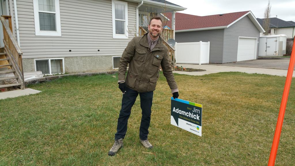 Adamchick4AB's tweet photo. 1 of our volunteers gained a new supporter in #Irricana today. Irricana is truly beautiful little town #abvote #odth http://t.co/E8RxuJ0LPw