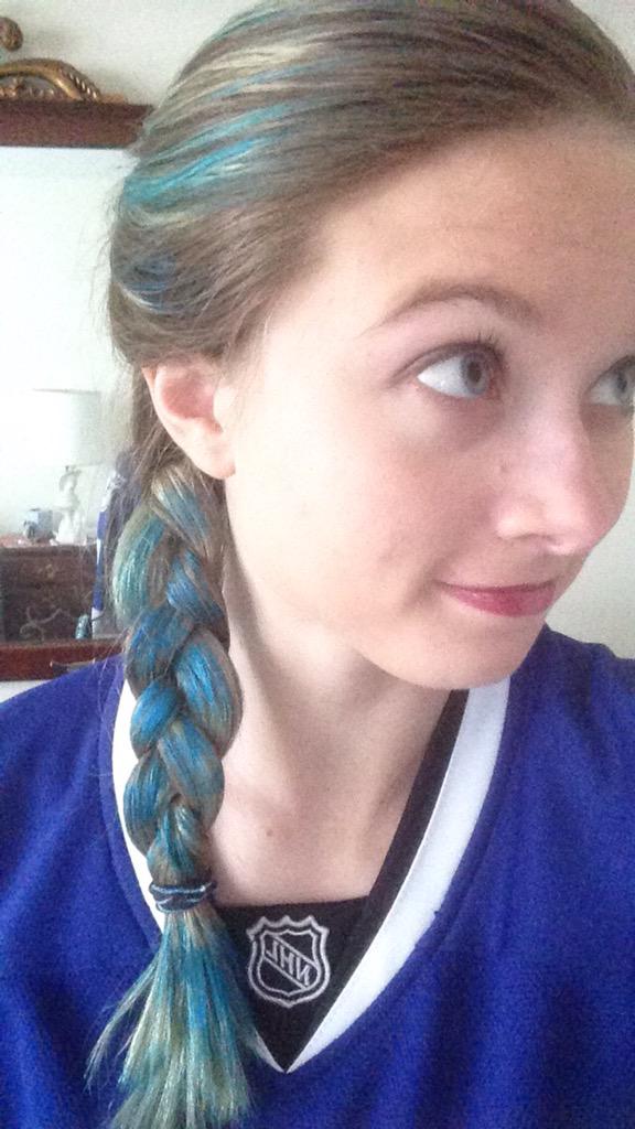 katiejdunc's tweet photo. Blue hair, jersey, eyeshadow, shoes! I'm #BluedOut! #TBLightning #BecauseItsTheCup http://t.co/wmduLb1vJq