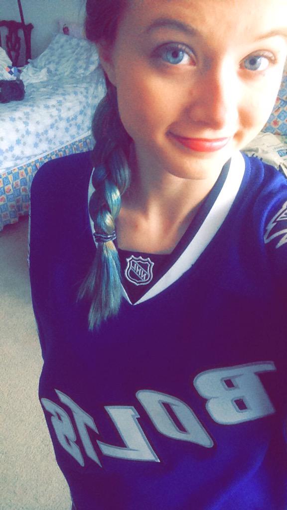 katiejdunc's tweet photo. Blue hair, jersey, eyeshadow, shoes! I'm #BluedOut! #TBLightning #BecauseItsTheCup http://t.co/wmduLb1vJq
