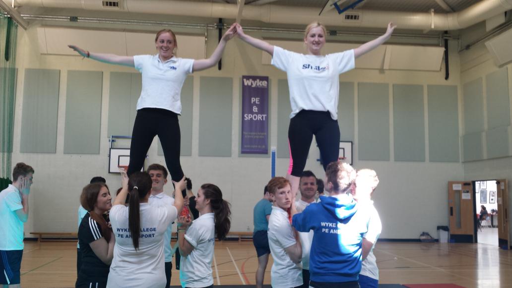 DWSheadcoach's tweet photo. Enjoyed coaching @wykecollegePE  wish you guys well in your exams 💙💚💛 http://t.co/JCcHI4D8XA