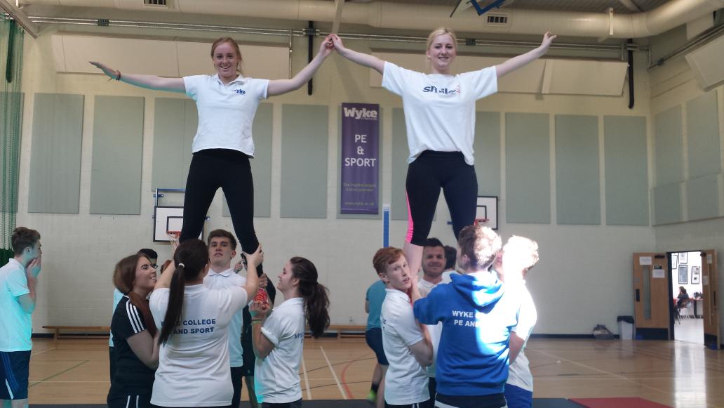 DWSheadcoach's tweet photo. Enjoyed coaching @wykecollegePE  wish you guys well in your exams 💙💚💛 http://t.co/JCcHI4D8XA