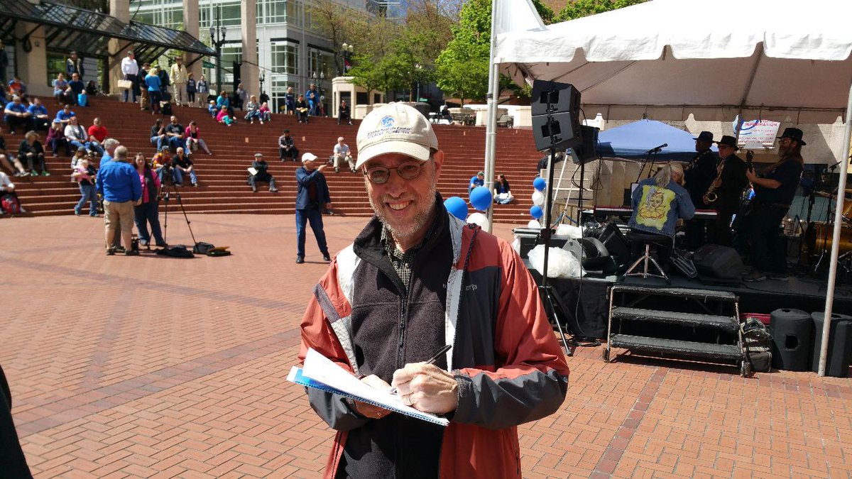15NowPDX's tweet photo. Senator @michaeldembrow signs petition to put $15 on Oregon's ballot! #15NowOregon #Fightfor15 #15now #15NowPDX http://t.co/oxzEIXc3C7