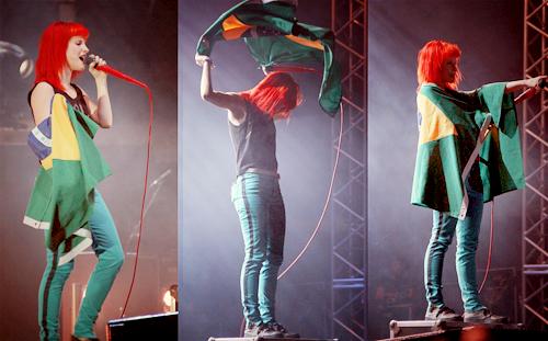 P4ramoreFBr's tweet photo. Sessão #ParamoreNoBrasil (2011)

We are Brasil! http://t.co/OxIaE0g84o