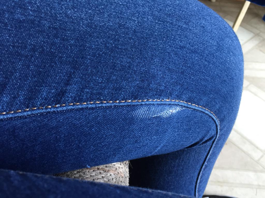 OrchestraProbz_'s tweet image. When your cello puts a hole in your jeans #orchestraproblems