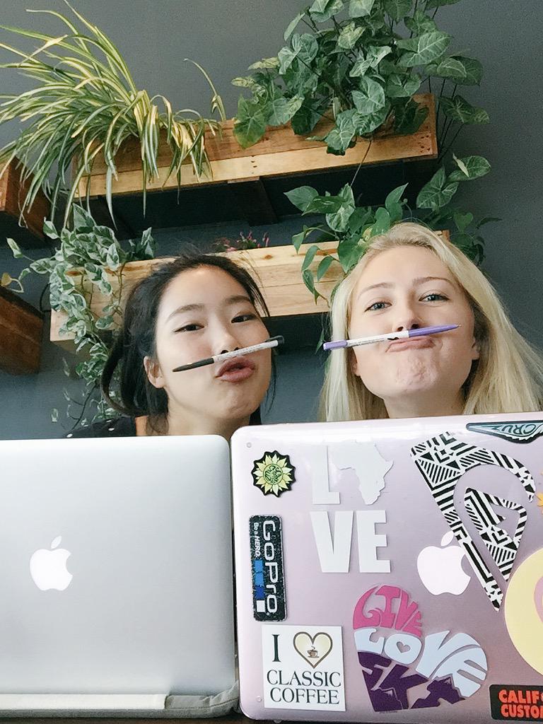 CamiAkins's tweet photo. This is how me and Michelle work on our TPAs 😅 #DueWednesday http://t.co/HsAjOwNZqn