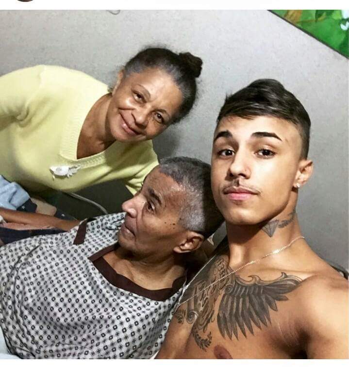 a_menorquel's tweet photo. Familia é tudo.. 😻 amo muito 👉👈 👪 @Mclivinho http://t.co/W3M5qvKoRc