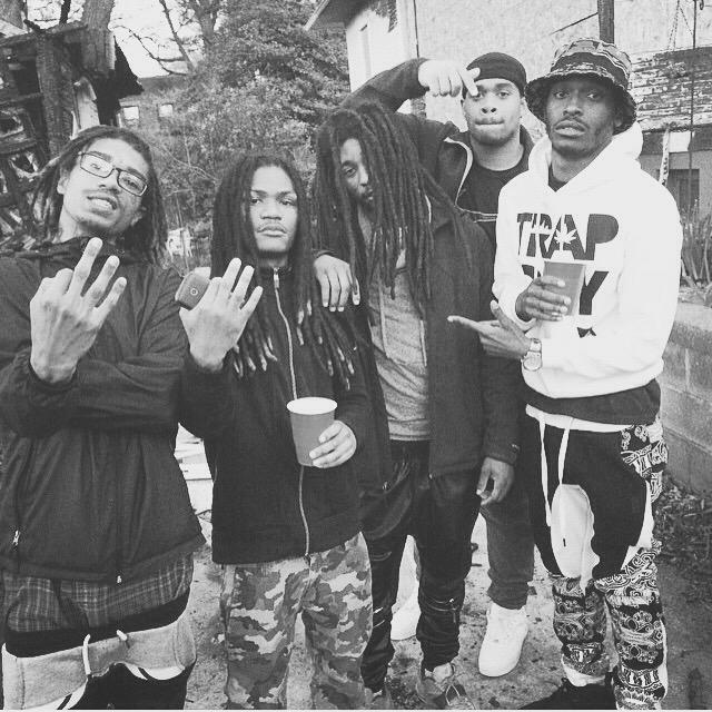 LtrainSLE's tweet photo. Slanging the dope video shoot was yesterday Coolin wit bro Nem @BitchImDeloww @BossManNatee 🎼🎼🎧🎧🎤🎤🎥🎥🔥🔥🔥😈😈💯💯💯 http://t.co/A6cEH0DsRr