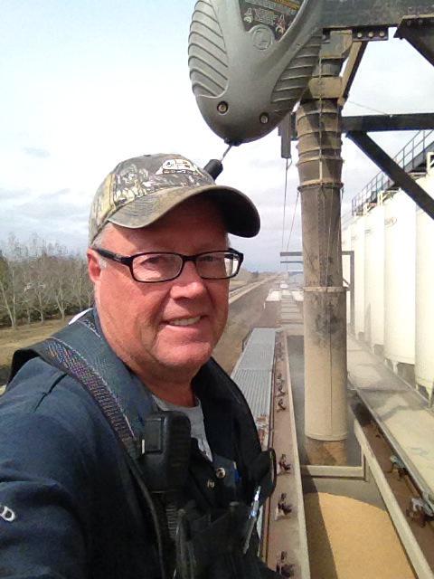 wkvemshagen's tweet image. Loading grain cars at Rosalind Grain Ltd.  what a difference one day can make.  #RGL  #BRR #abweather