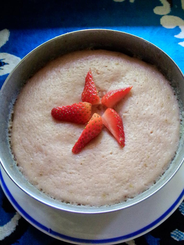 erma_310's tweet photo. Puding roti panas strwaberry ny ready... http://t.co/gx3PXGYsBg