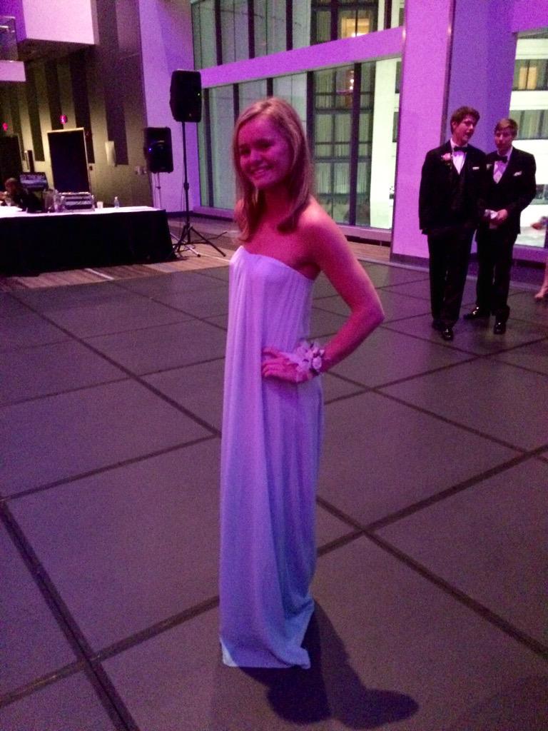 moplask's tweet photo. thank you to everyone who voted me to be your prom queen!!! 👸🏼 #prom2k15 http://t.co/peeWdNu4vv