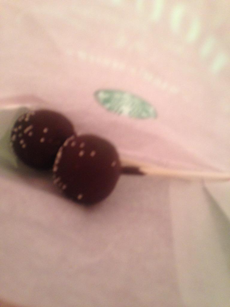 cadeisamazing's tweet photo. LOTD: if you give your mom $10 right before she goes to the mall she might just come home with chocolate cake pops http://t.co/LqvUtWowdp
