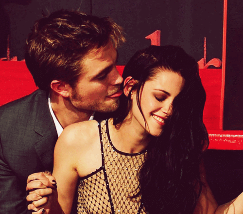 UnidasxKristen's tweet photo. #RobstenDay2015
#RobstenIsUnbroken
#RobstenIsReal
#RobstenIsLove
#RobstenIsMyWorld http://t.co/SOatlq3yAO