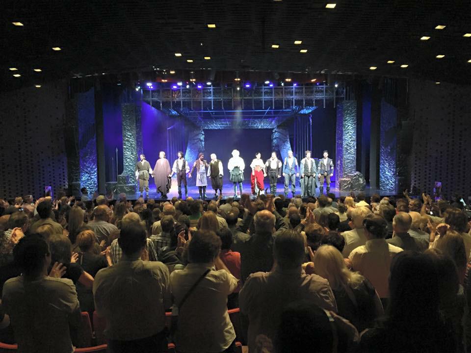 Gran foto de nuestra productora <a href="/julikalik/">Julieta Kalik</a> Final de la 1era. función del <a href="/ElHombre2015/">ElHombreDeLaMancha</a> cc <a href="/pcibriancampoy/">pepe cibrian campoy</a> <a href="/LavieRaul/">Raul Lavie</a>