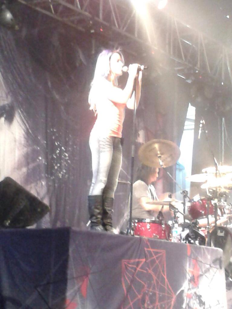 PabellonCuervo's tweet photo. Como siempre agradecemos a nuestros hermanos de @ElPalacioMx y @EyeScreamShows por las facilidades! Así el soundcheck http://t.co/ImO6uKyr1H