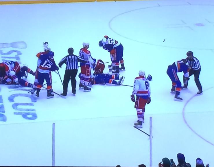 jziegler98's tweet photo. Nice fight after the game http://t.co/hp0D8jVrc3