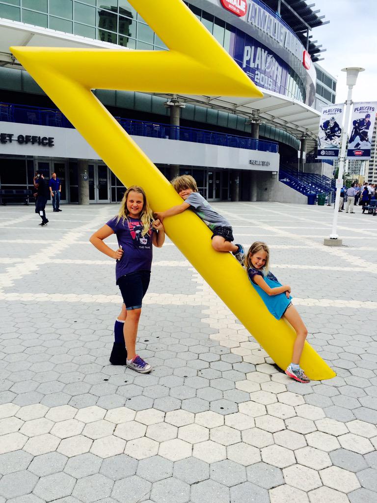 AnneMarieMorrow's tweet photo. Go Bolts! #Game5 @Minimo1zero @TBLightning http://t.co/2qKPfj6DTm