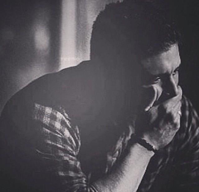 ما أصعب أن يأتيك الجرح 💔
من يد تكره أن ترى الجرح فيها"💔
