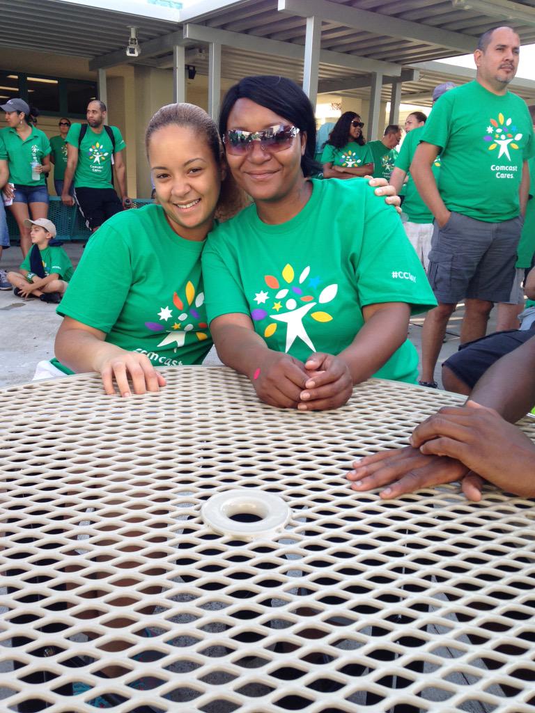 Esme_2812's tweet photo. Making a difference and showing we care @Norcrest Elementary School #CCDAY2015 #CCDay #teammiramar http://t.co/CdhYUfvOxV