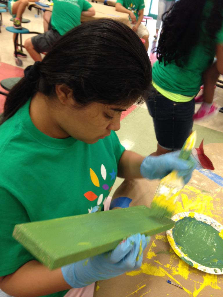 Esme_2812's tweet photo. Making a difference and showing we care @Norcrest Elementary School #CCDAY2015 #CCDay #teammiramar http://t.co/CdhYUfvOxV