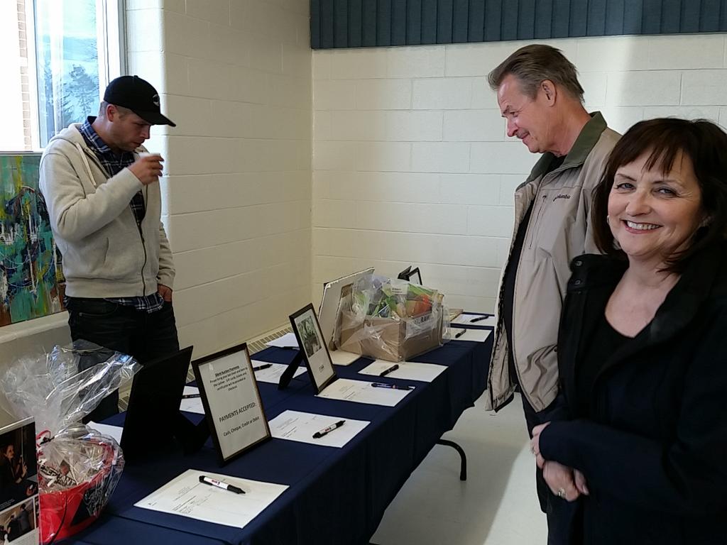 KCETrust's tweet photo. A great silent auction items #SpellBound2015 #KCETfundraiser #sttont #wetlands #stthomasproud http://t.co/q9mW9WviiE http://t.co/tUhGD4NQZL