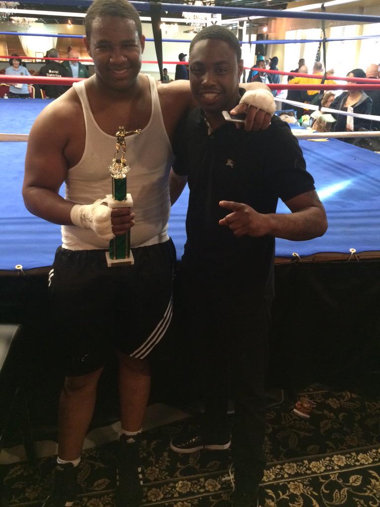 mmGeez_21's tweet photo. By way of a TKO 🏆 @Ripdon21 #1boxer #brovs #21conlyn http://t.co/uUFJI42GcI