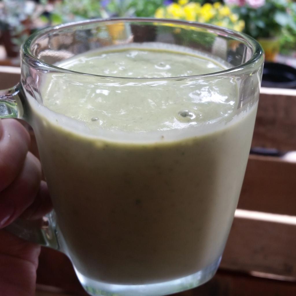 sarsgutierrez's tweet photo. Just downed this. Hemp seeds, nana, PB, mango kefir. #GreenSmoothie #yum http://t.co/m5EizMqWYf