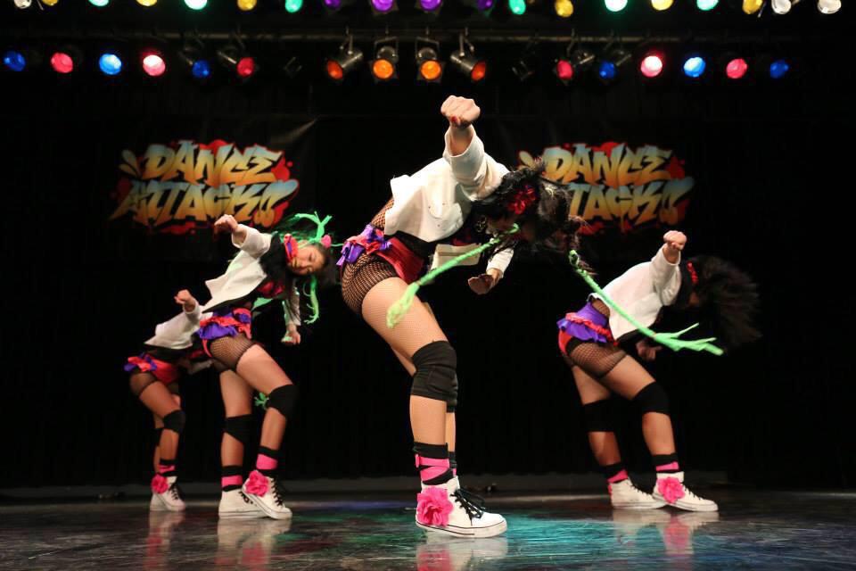 urataku0508's tweet photo. OME chick KRY dance evolution in
スターピア contest to day！💃✨

女の武器を使いまわして頑張れ！！
 OME chick fight👊👊👊🔥 http://t.co/EkWp8Qlznm