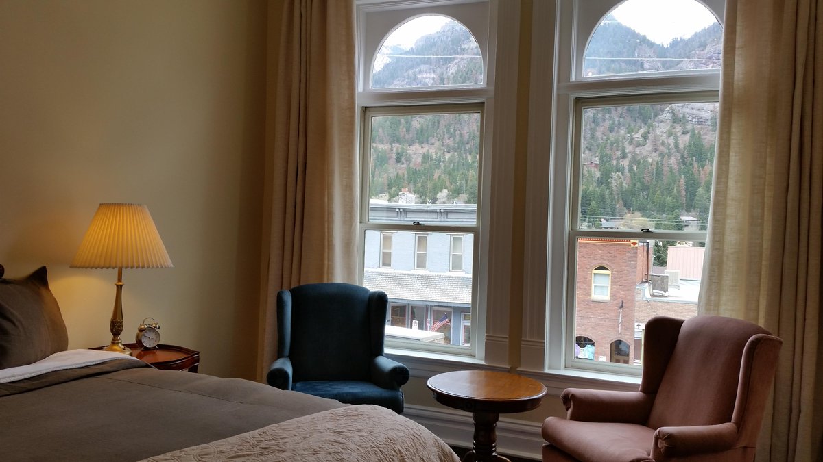 hotelouray's tweet photo. Suite 7-Only waiting for Wall Pictures, we pick those up on Tuesday! http://t.co/iBDg1Dzril