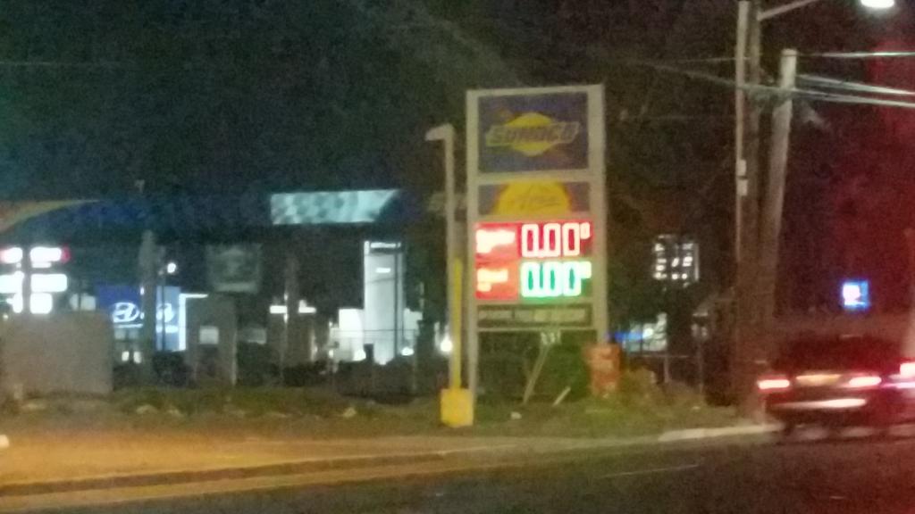 LeaderOfArgo's tweet photo. Aba aba aba..free gas? http://t.co/cfPHdam94U