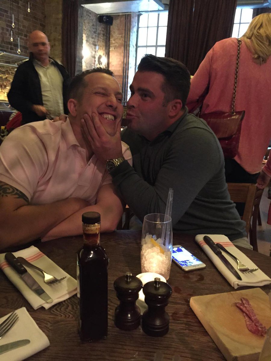 vikkim01's tweet image. #lovers