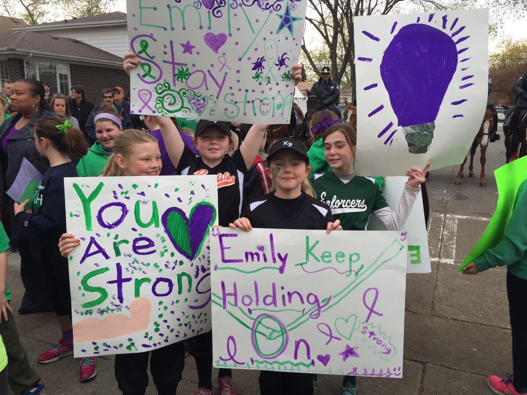 KamperKatrina's tweet photo. #EmilyBeazley #emilystrong @taylorswift13  Emily is our hero, please be hers! #LightItUpForEmily http://t.co/xoewyoZhpS