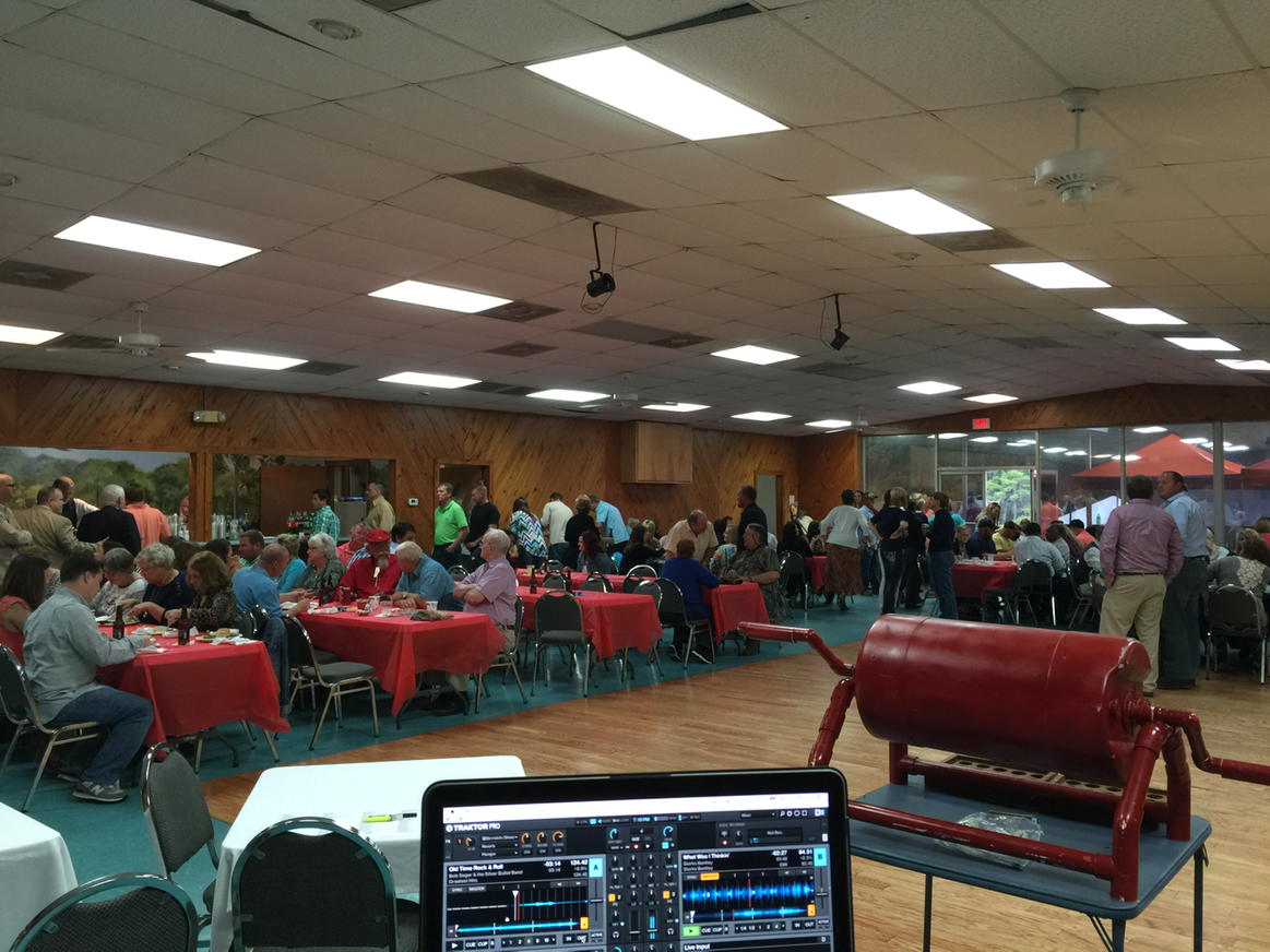 HubbellEnt's tweet image. Hanging out with the #Conway Chamber of Commerce for their Reverse Raffle. #HubbellEnt #JIOSRadio