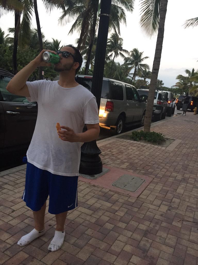 ianalmengo's tweet photo. After work, fresh hour #MiamiBeach http://t.co/bdgod2f85c
