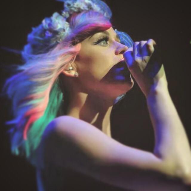 BrazilGurls's tweet photo. Qual sua foto favorita da #PrismaticWorldTour? http://t.co/oEnp1xqH2T