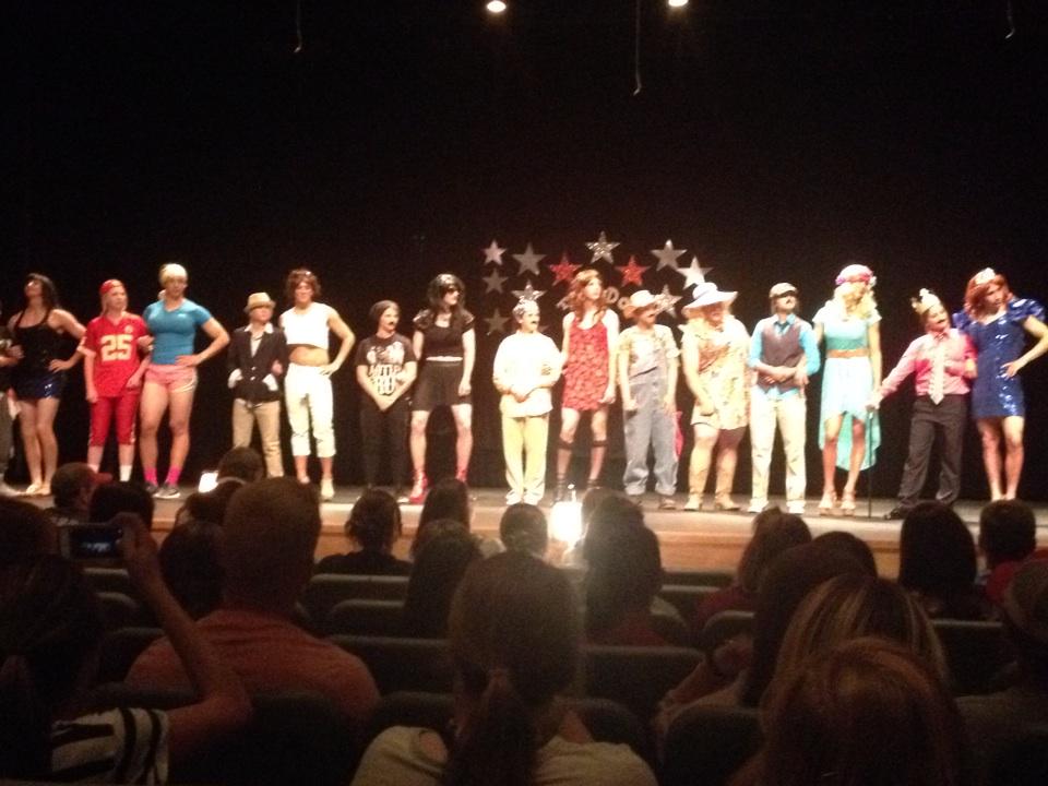 CarlJunctionMO's tweet photo. Some things can not be unseen! Top Dog contest to benefit Project Graduation. #ThatsNoLady http://t.co/OQbCoDSHUK