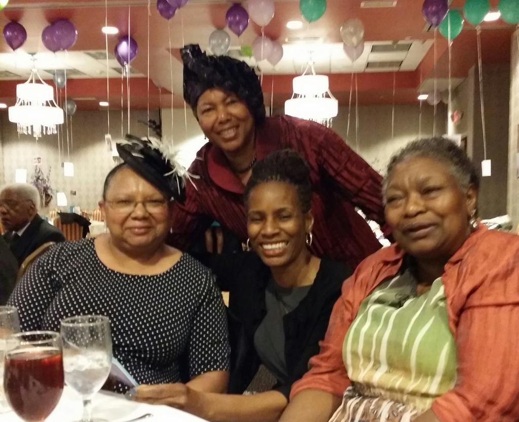 Willastory's tweet photo. Quilting sisters celebrating Roxannes'  birthday,
60 looks so good on her! http://t.co/M82f9kVh4Q
