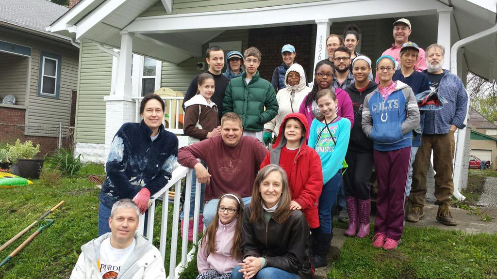 HeartChangeIndy's tweet photo. The landscaping crew on Tuxedo Street! Thankful for all their hard work today.  #Serve15 http://t.co/WOUtVxVPj3