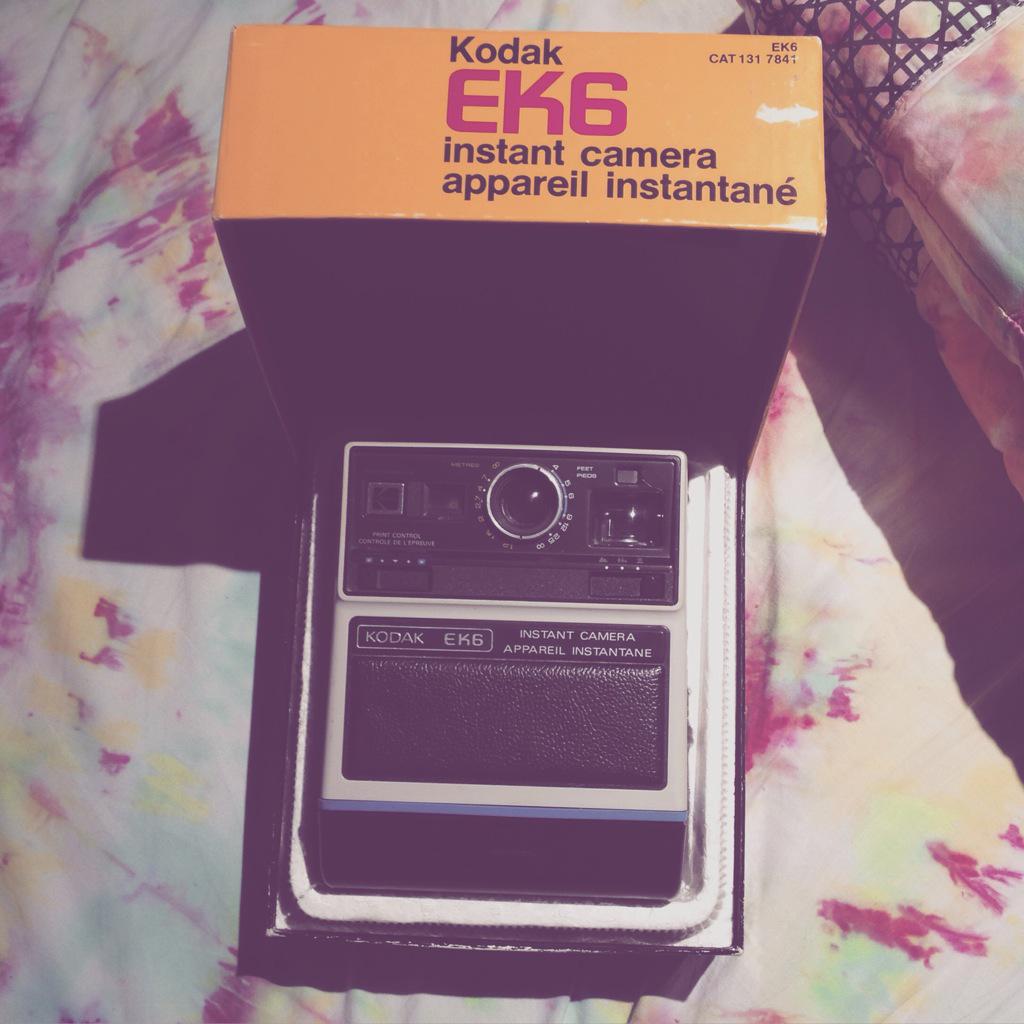 catreeena's tweet image. @Kodak please tell me I can get some film for this gem! #BringItBack #KodakEK6 #InstantPrintCamera #VintageCamera 💛