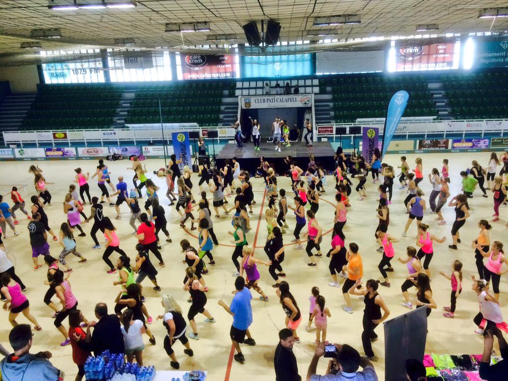 ppcalafelltarr1's tweet photo. #PPCalafell, Seguimos apostando por el deporte #Segur de #Calafell #ViuCalafell #ViuSegur  #Zumba #CalafellesVida http://t.co/edsGloruCj