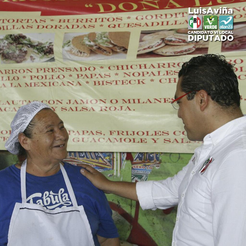 LuisAvinaB's tweet photo. En el día 6 de campaña dialogué con comerciantes del tianguis La Pulga, seguimos sumando esfuerzos. #SéComoAyudarte http://t.co/QaQj7fC4nV