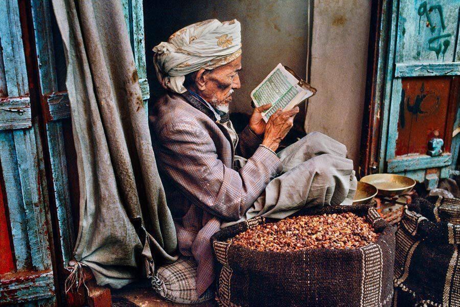 QuranWeekly's tweet photo. "Men who are not distracted, either by commerce or practice, from remembering Allah..." [#Quran 24:37] http://t.co/9VHoDCFXGI