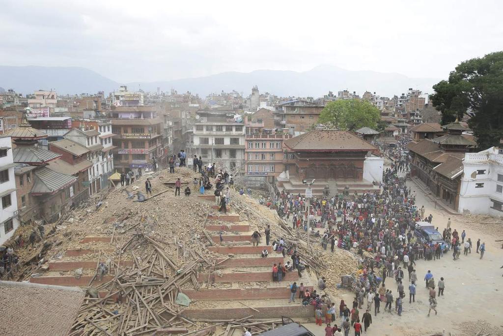 AmichaiStein1's tweet photo. #Nepal’s Landmarks, Before and After #NepalQuake (Maju Deval &amp; Dharahara Tower) http://t.co/DSD6zhN00I