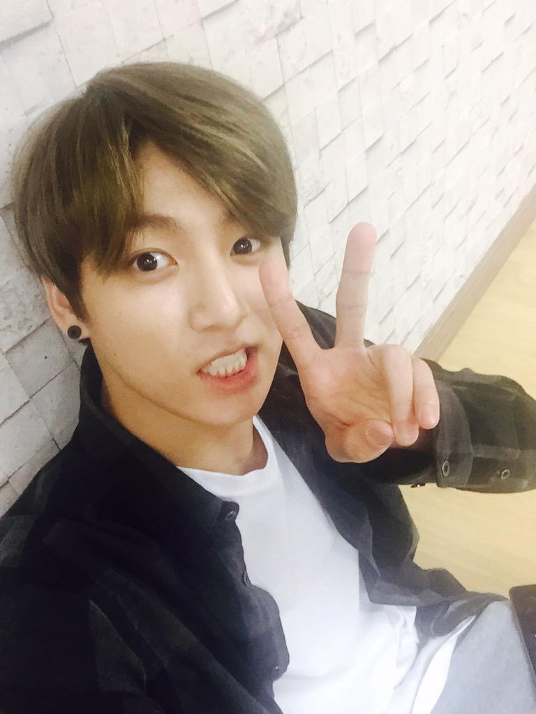 bts_1101's tweet photo. ぐぅちゃんの作業姿たまらん｡ﾟ(ﾟ＾ω＾ﾟ)ﾟ�� http://t.co/mK0BqD9P10