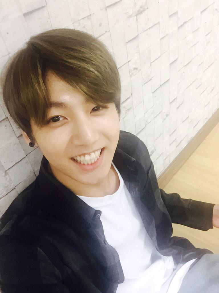 bts_1101's tweet photo. ぐぅちゃんの作業姿たまらん｡ﾟ(ﾟ＾ω＾ﾟ)ﾟ�� http://t.co/mK0BqD9P10
