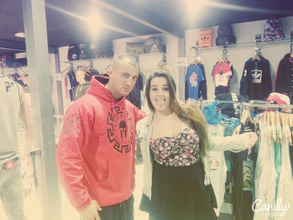 carmenmiguelena's tweet photo. Buenos días, ayer de paseito y sorpresa😍💪 jajaj eres un cielo @julio_elferoz #Benidorm la sudadera #spartn!👌😍 http://t.co/MqwOhteFj1
