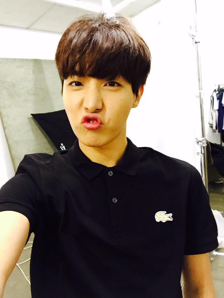 bts_1101's tweet photo. ヒザにし��目がいかない｡ﾟ(ﾟ＾ω＾ﾟ)ﾟ｡ http://t.co/L9nFiZMfwc